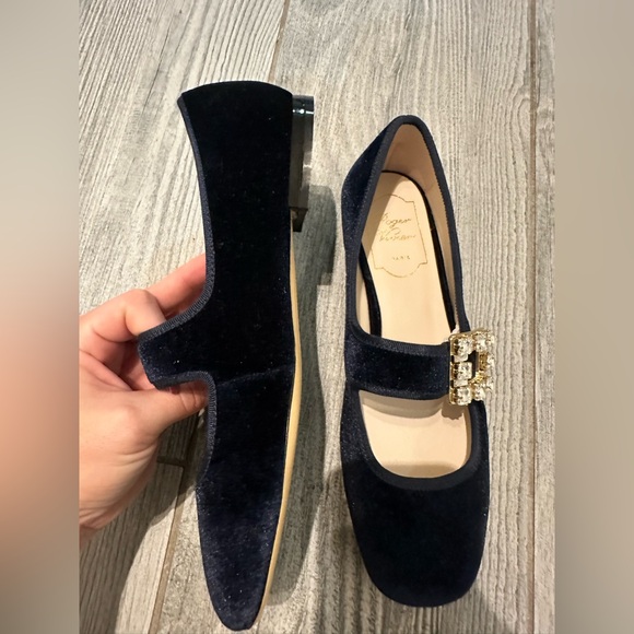 Roger Vivier Très Vivier Strass Crystal-embellished Velvet MaryJane Ballet Flats - Picture 11 of 14